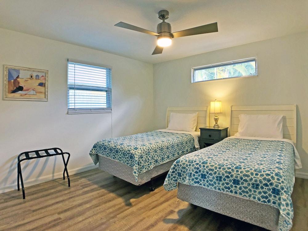 Siesta Heron Suites & Villas