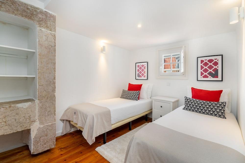 Santa Justa Prime Location