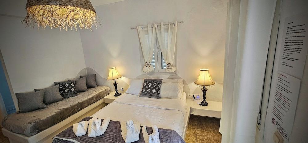 Room in Studio - Pleasure Studios1 Person 3