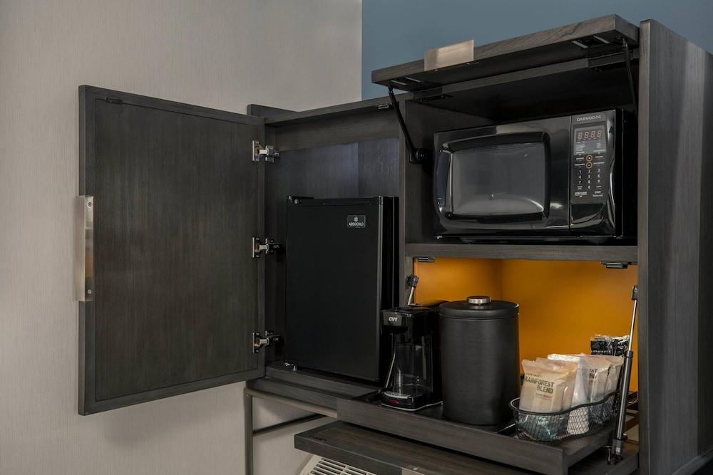 Courtyard by Marriott Iowa City University Heights