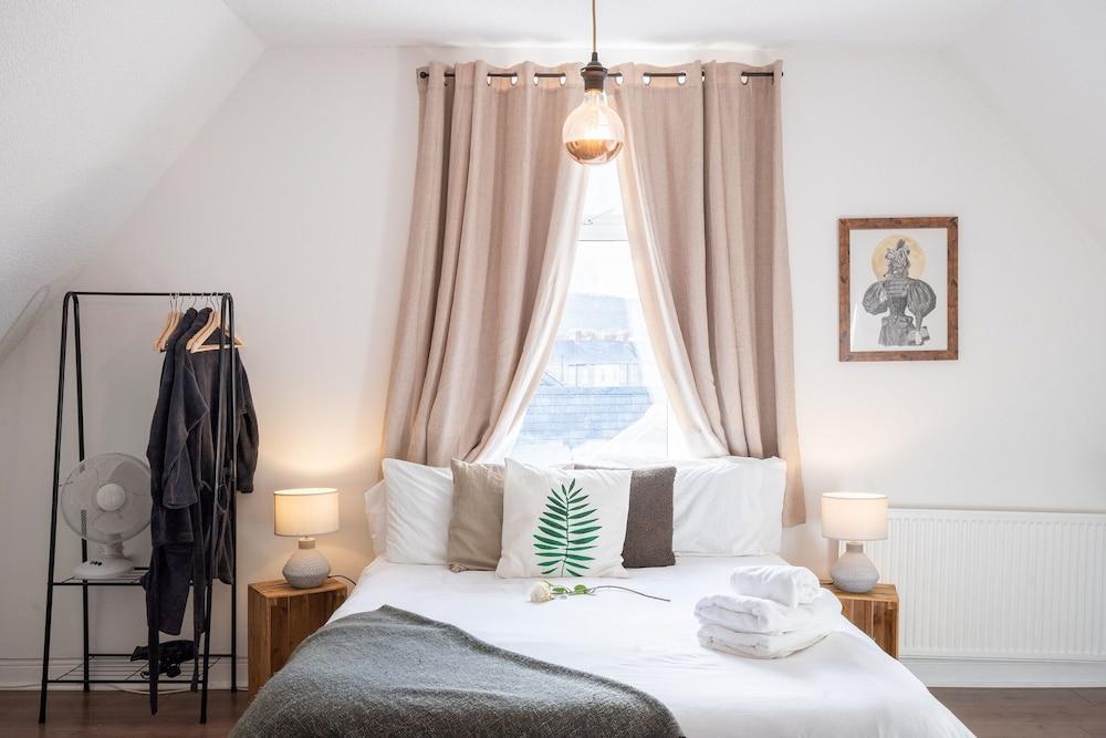 Phénix Central - Huge 3 Bed Apt.