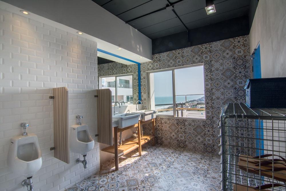 Bed in 6-bed Mixed by Thalay Cha Am, A Co-living With Million Dollar View