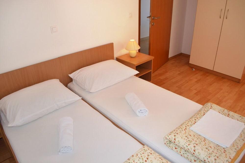 Floral Apartments Pende