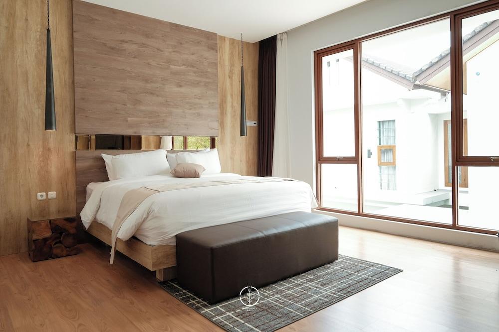 Asmaya 7BR Villa private heated pool and billiard