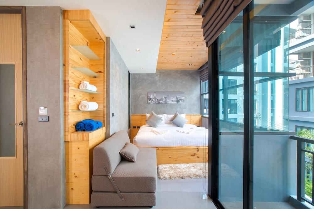 Naiharn Windy by Space