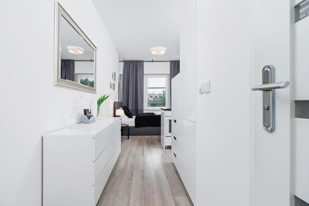 Studio Lubelska Cracow by Renters
