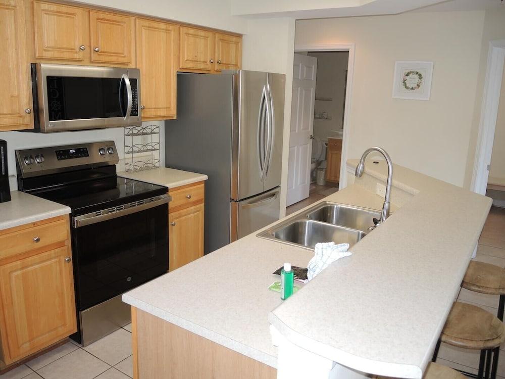 2609m 1 Bedroom Condo by Redawning