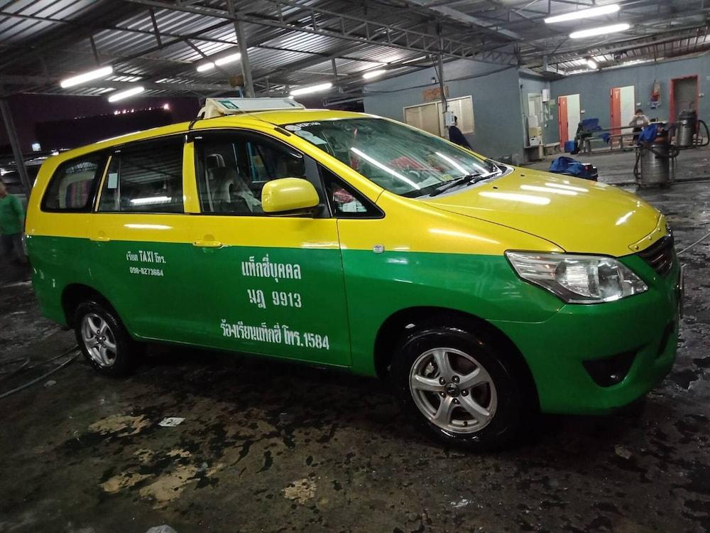 Room in Condo - Impact Thunder Dome Service Taxi