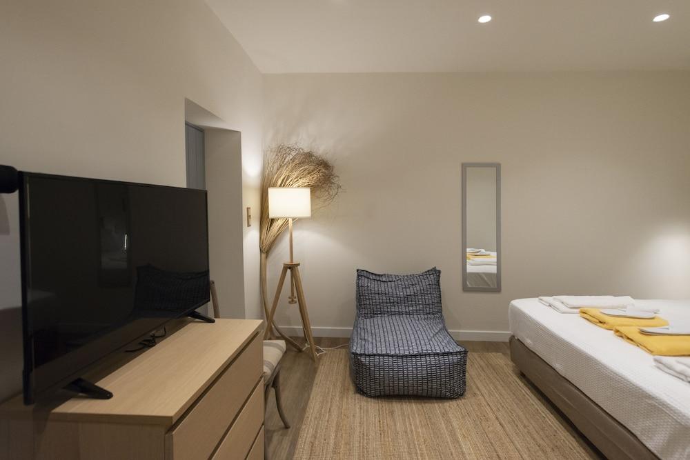 Pylosea Luxury Lodge