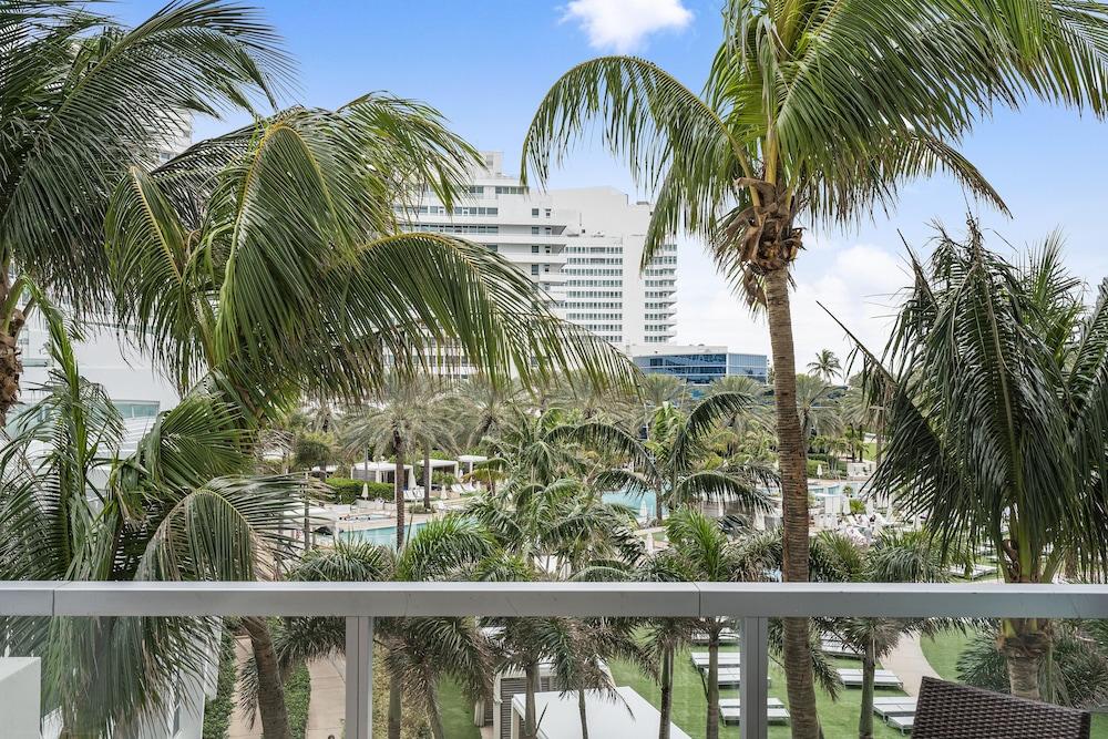 Junior Suite 1 At Sorrento S- Fontainebleau Miami Beach Studio Bedroom Home by RedAwning