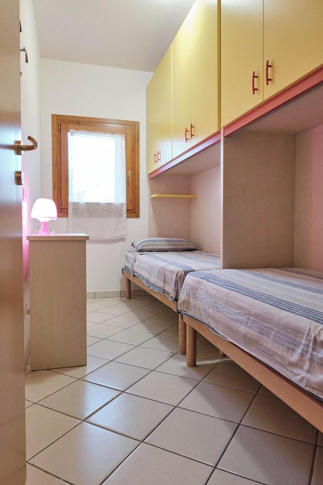 Poolside Getaway-beahost