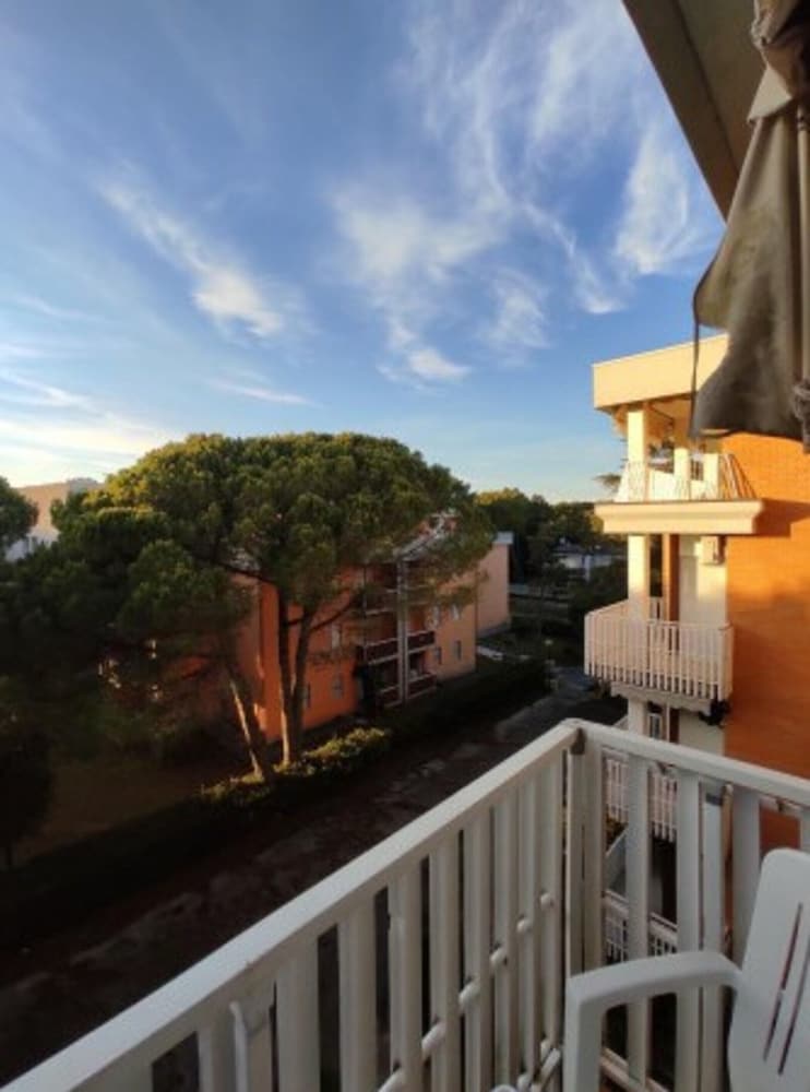 Bright sea Front Apartment With Balcony