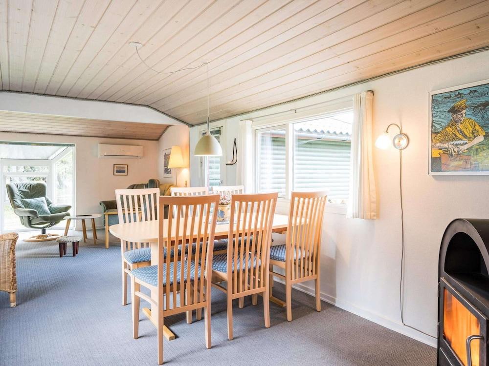 Secluded Pine Tree Cottage-by Traum