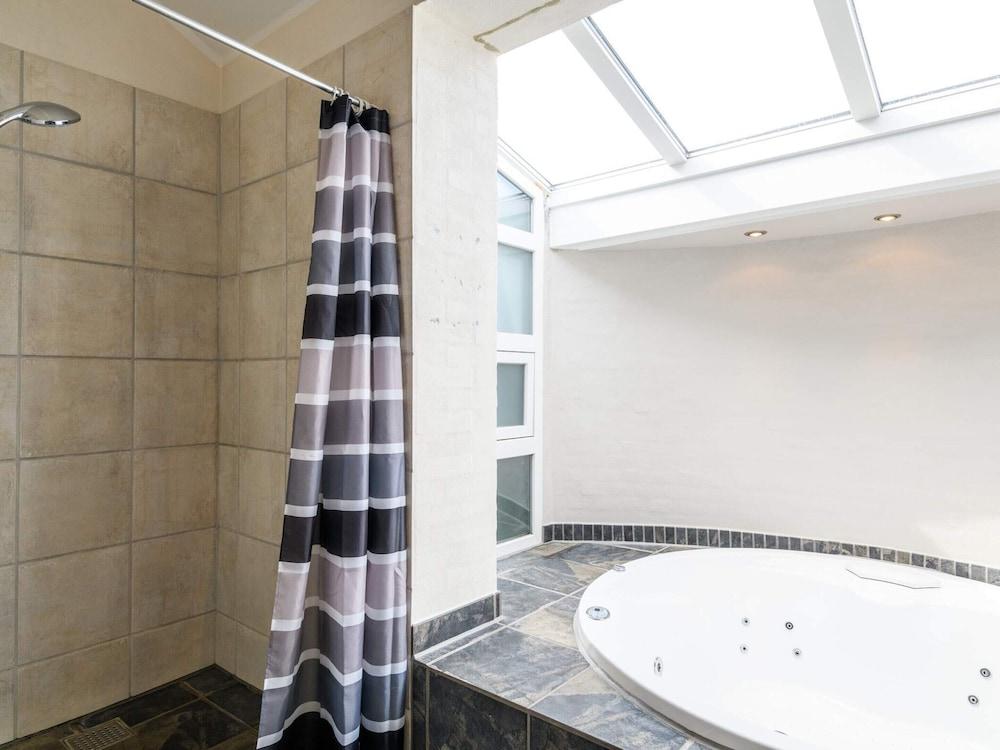 Luxury Panoramic Cottage in Rindby-by Traum