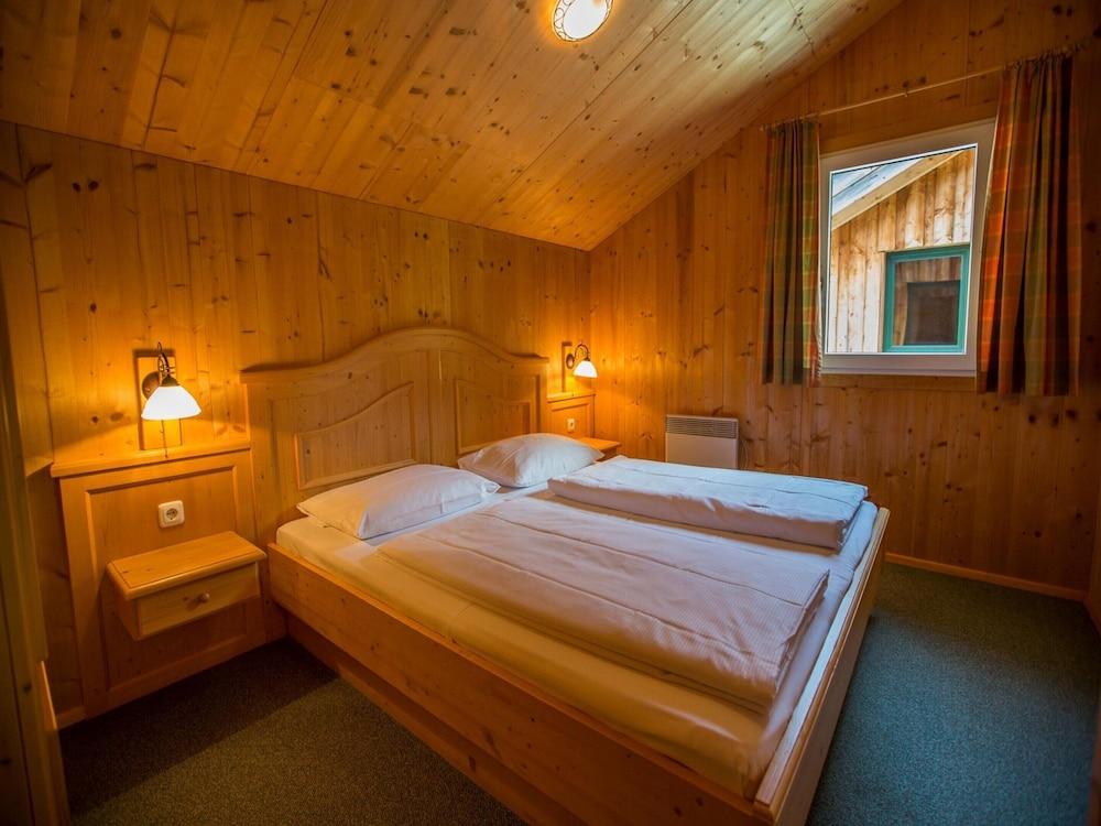 Chalet in Dachstein West With Shared Pool