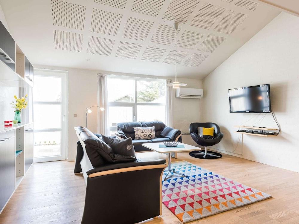 Modern Beach Retreat in Blavand-by Traum