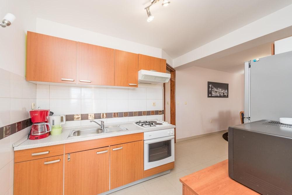 Family Friendly Pool House Ana