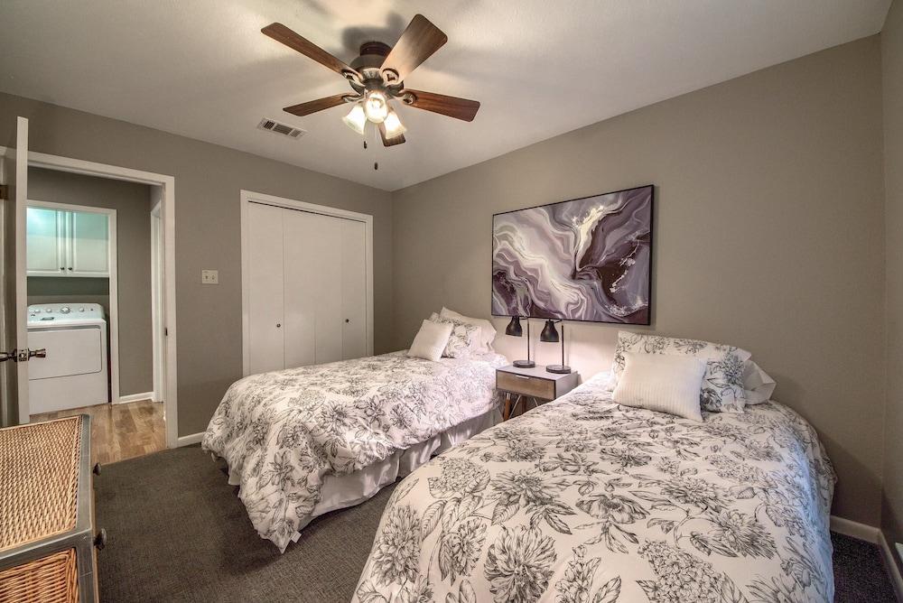 The Float Inn 3 Cw B209 3 Bedroom Condo by RedAwning