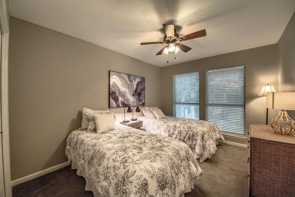 The Float Inn 3 Cw B209 3 Bedroom Condo by RedAwning