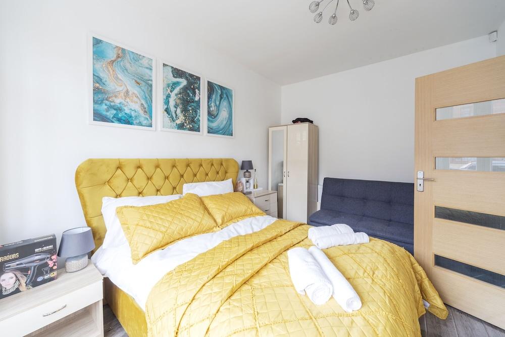 Charming 5-bed House in Birmingham