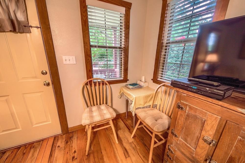 Waldrip Studio Bedroom Cabin by RedAwning