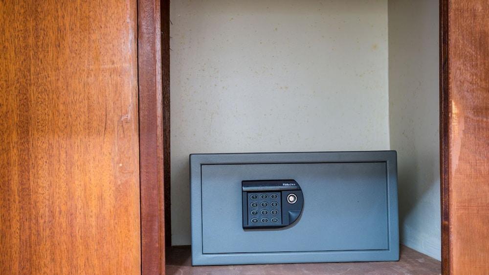 Trendy Deluxe Single Rooms In Masaka - 2