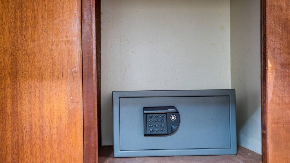 Trendy Deluxe Double Rooms In Masaka - 2