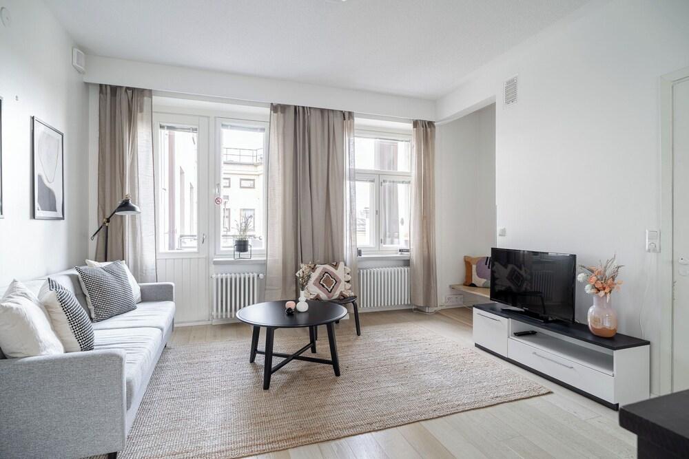 Renovated 1BR Penthouse and Private Rooftop Terrace