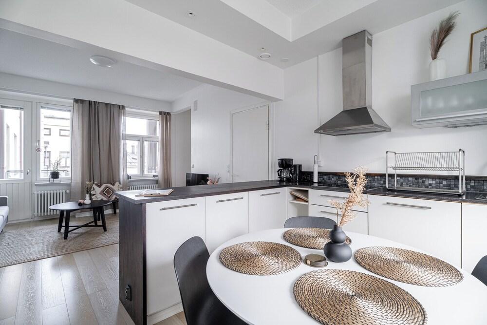 Renovated 1BR Penthouse and Private Rooftop Terrace