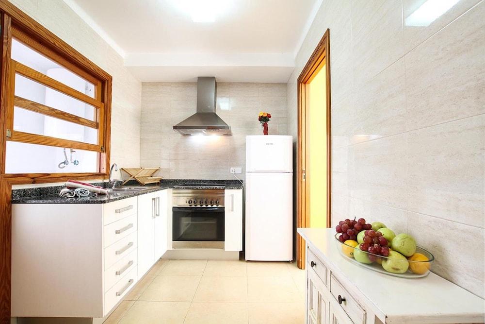 Apartment - 3 Bedrooms with WiFi and Sea views - 108768