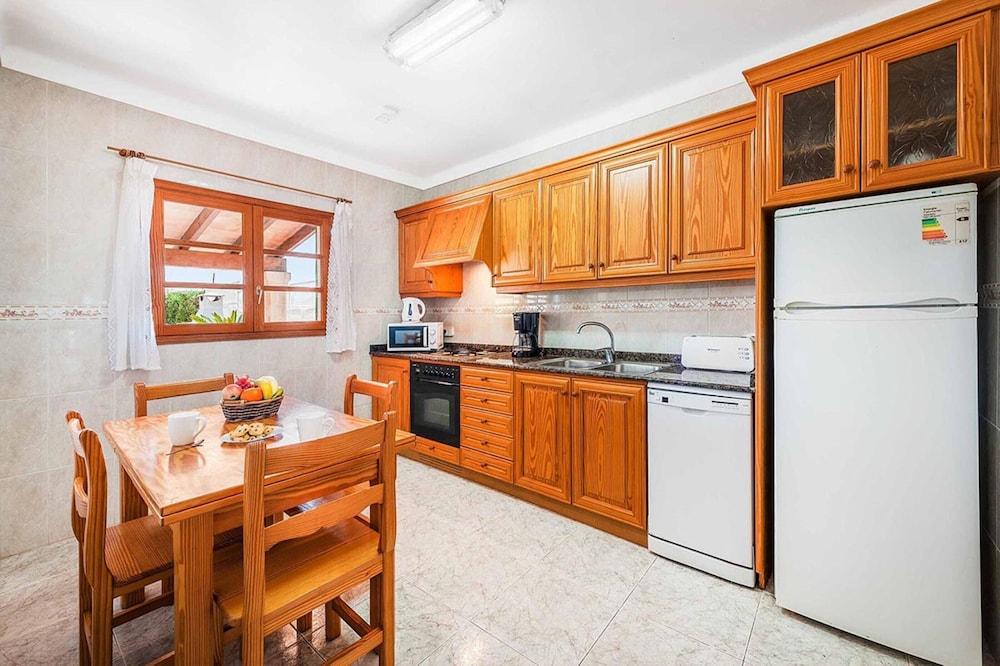 Villa - 5 Bedrooms with Pool and WiFi - 108761