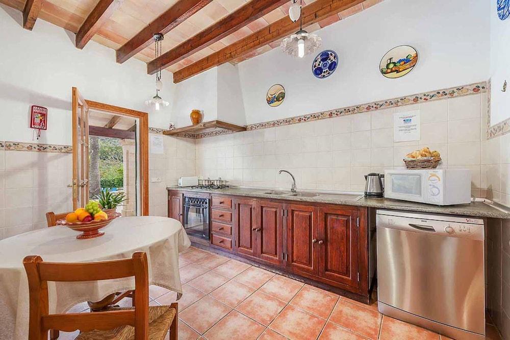 Villa - 4 Bedrooms with Pool and WiFi - 108751