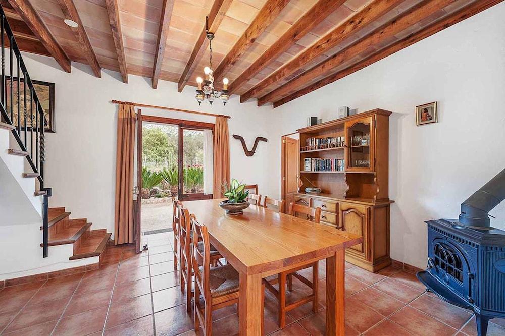 Villa - 4 Bedrooms with Pool and WiFi - 108751