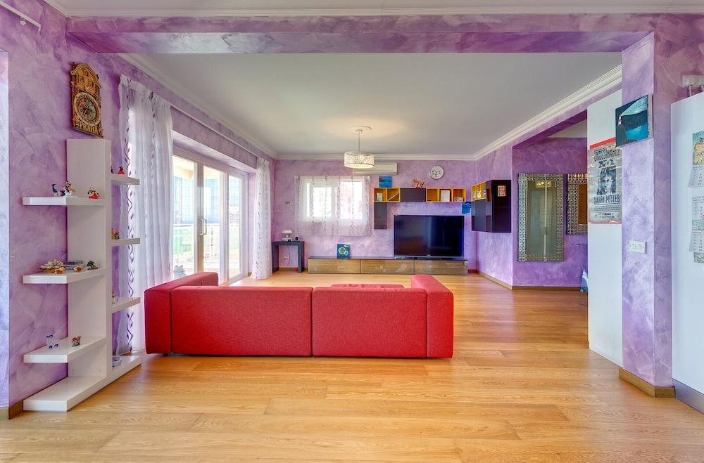 Seafront Apartment in Sliema With Pool, Upmarket Complex