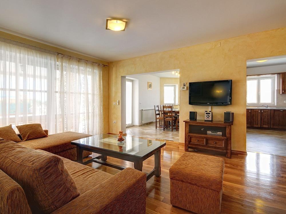 Rustic Villa in Vodnjan With Private Pool