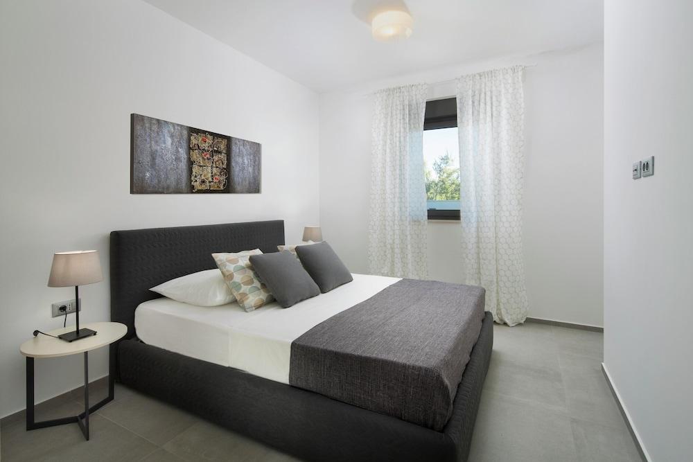 Luxury Apartment With Private Pool, Near the Beach and Close to Pula