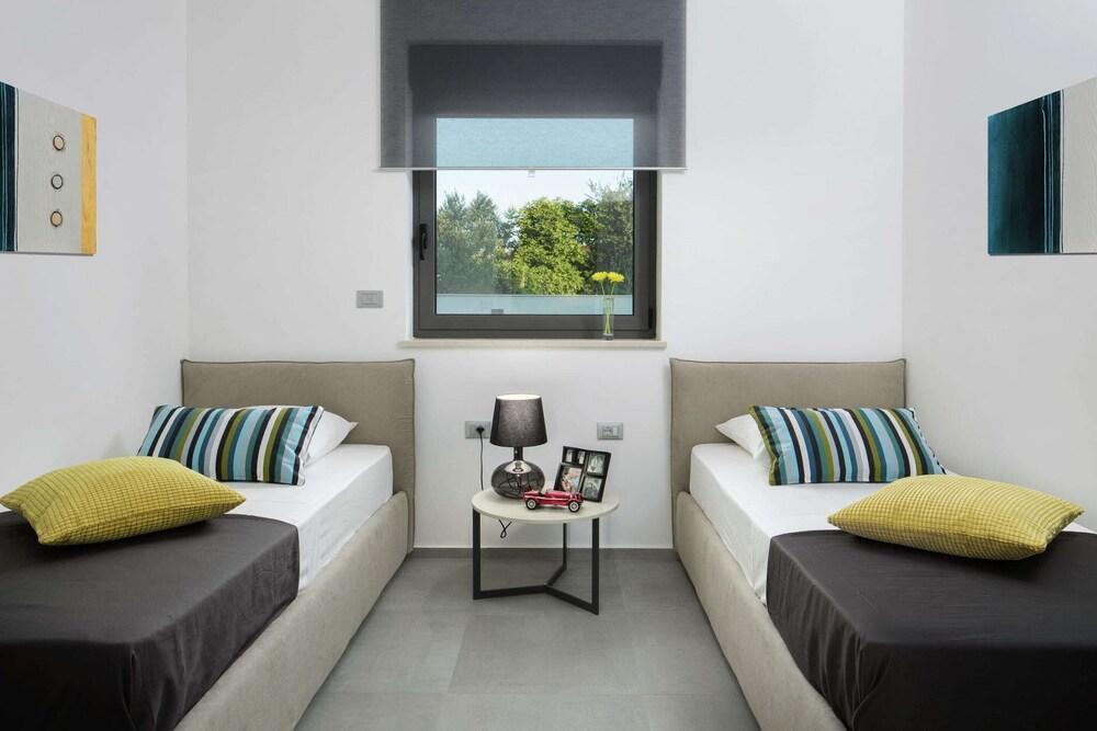 Luxury Apartment With Private Pool, Near the Beach and Close to Pula