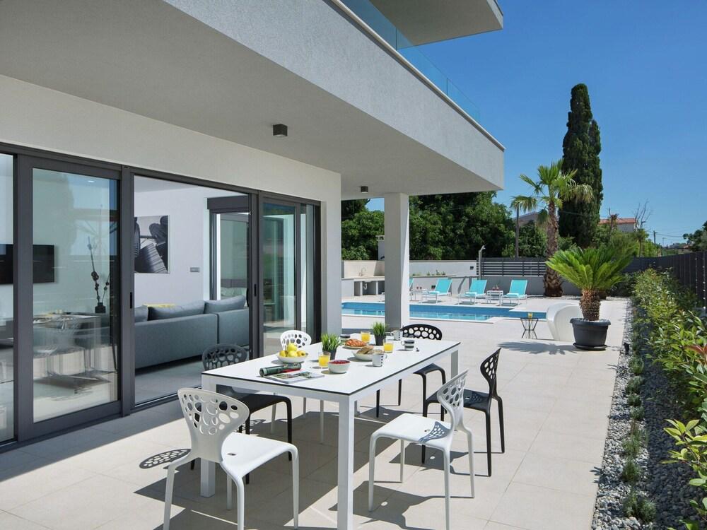 Apartment in Faana With Sea Beach