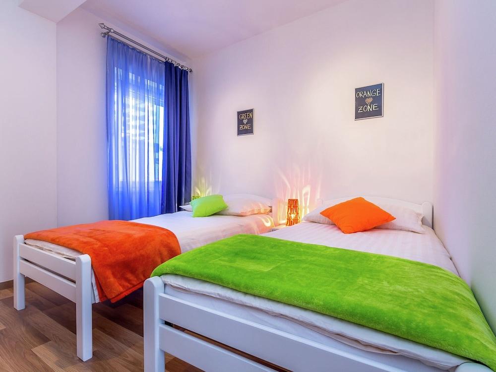 Modern Apartment in Pula With Balcony