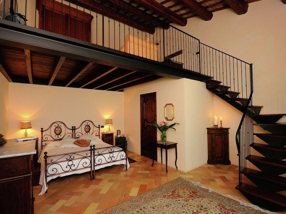 Villa in Montemaggiore With Private Pool