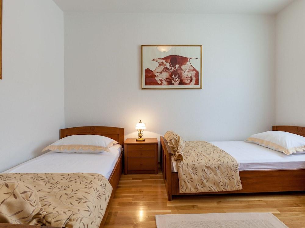 Villa in Sumartin Near the Beach & Ferry Port