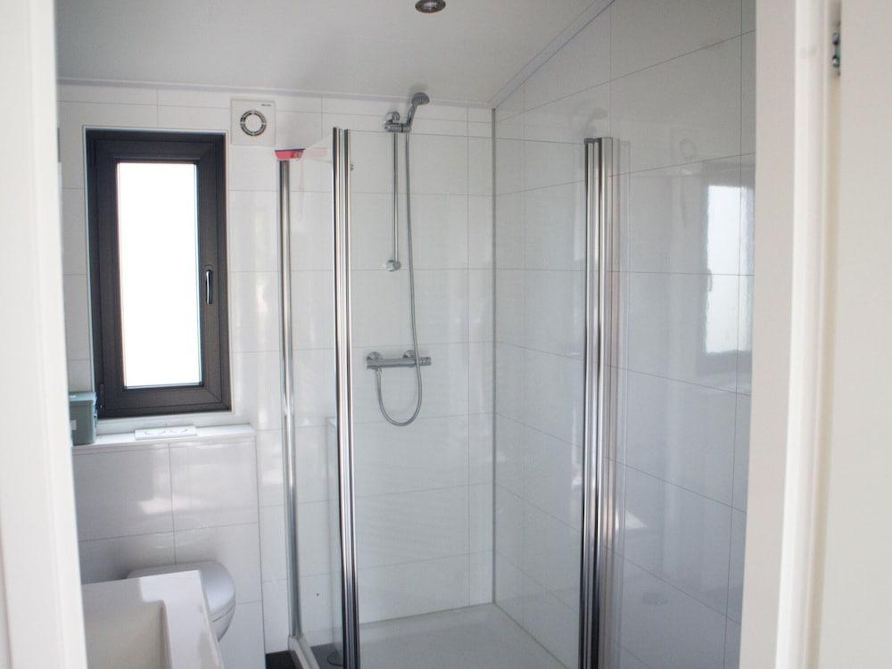 Modern Chalet Near De Veluwe National Park