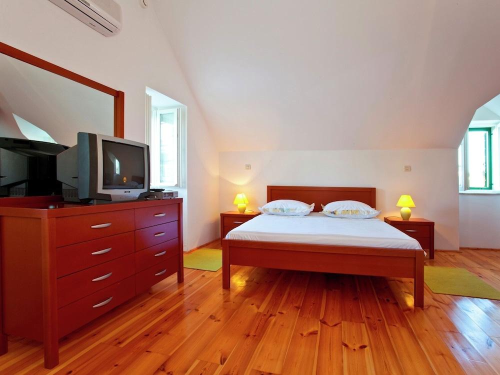 Villa in Sumartin Near Beach & Private Pool