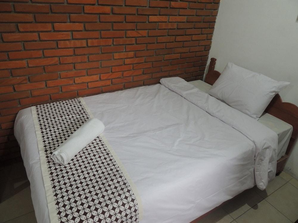 Dalem Sudarno Syariah by Ndalem Beong