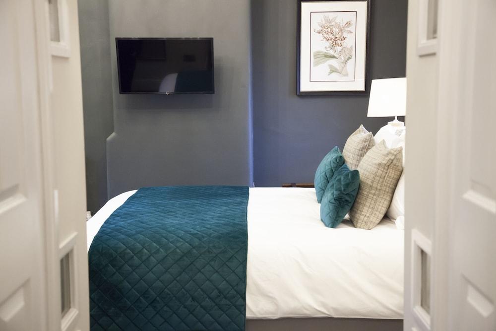 The Bell Alderminster