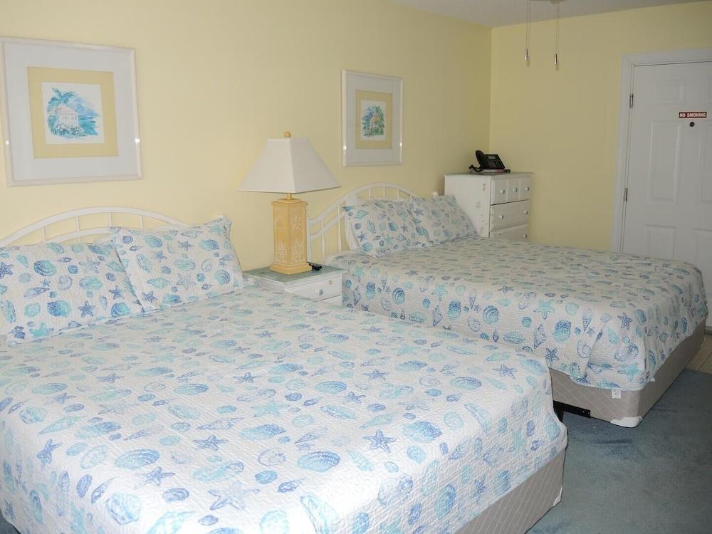 Beautiful Ground Floor Golf Resort Villa 1503 Steps from the Pool by RedAwning