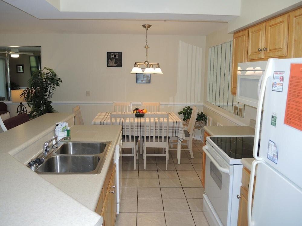 2705m 1 Bedroom Condo by RedAwning