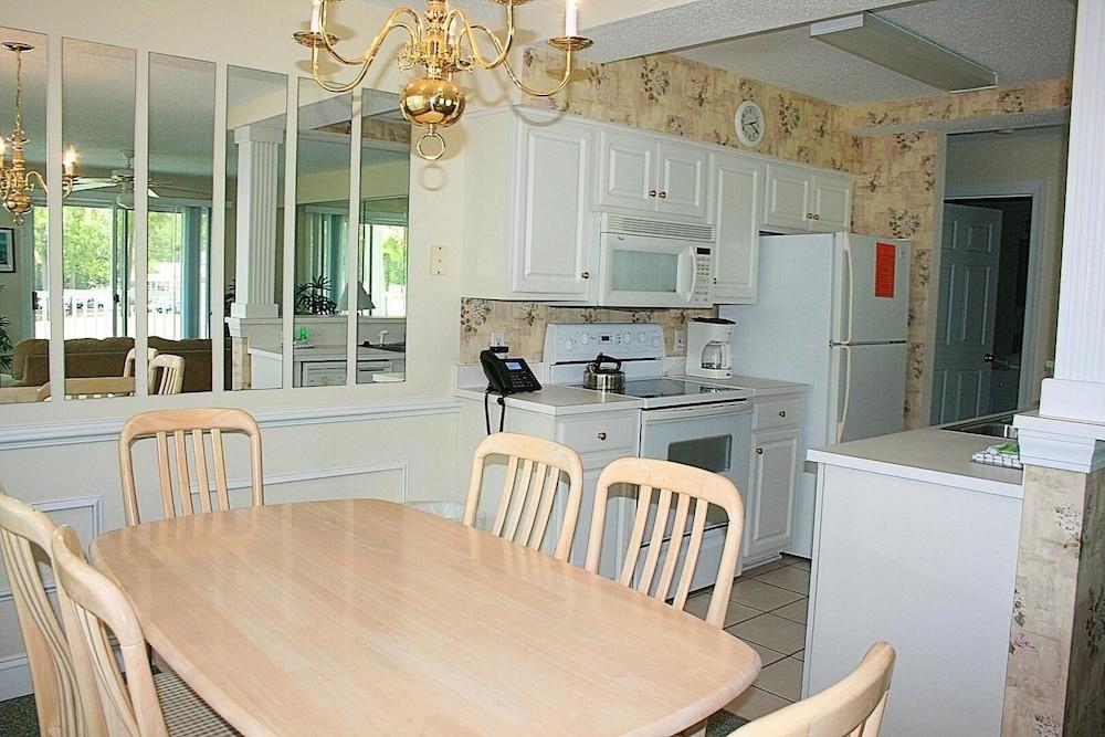 1606 2 Bedroom Villa by Redawning