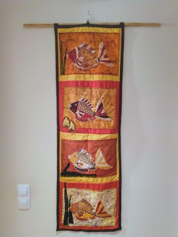 3-bed Apartment in Town Centre With Beach Access!