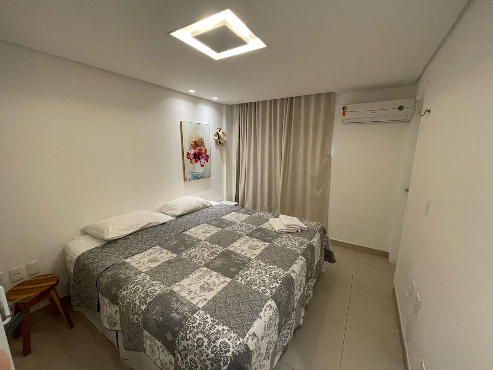 Riviera Beach Place Golf Residence